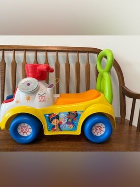 Fisher-Price Little People Music Parade Ride-On Toy - Lights & Sounds